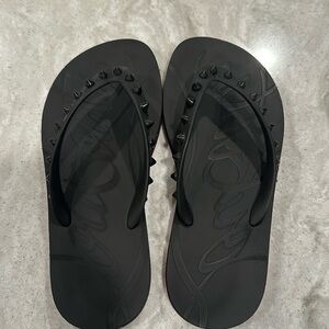 Christian Louboutan flip flops. Loubi flip Donna flat